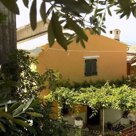 بيت للعطل Liaskos Traditional House With Sea & Mountain View *