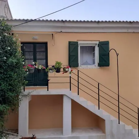 بيت للعطل Liaskos Traditional House With Sea & Mountain View *